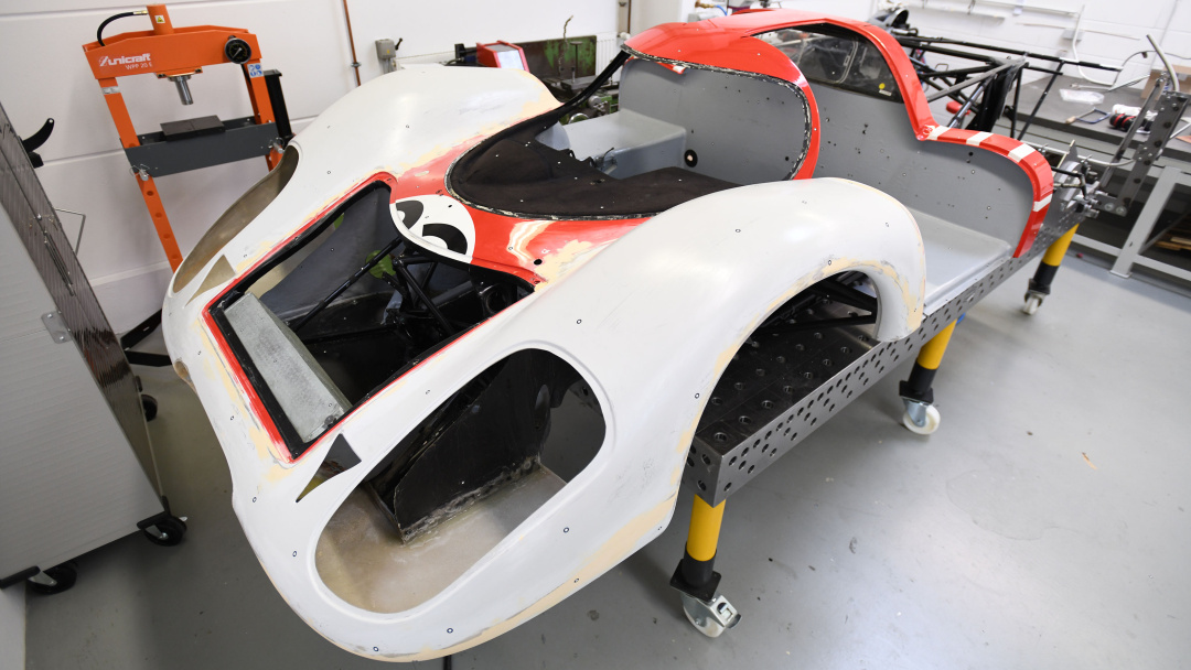 SMALL_high_disassembling_and_restoring_the_917_001_2019_porsche_ag (3)
